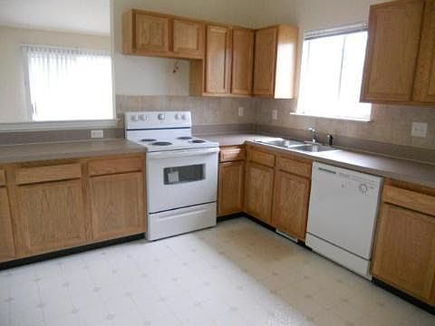 3rd image of 860 Andover Woods Dr