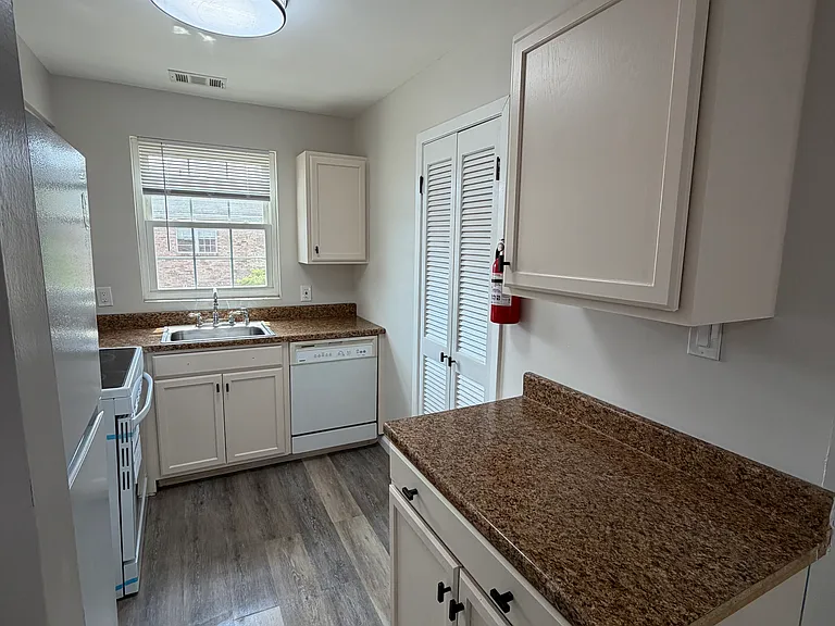 1294 Cooper St #D10 — Photo 3