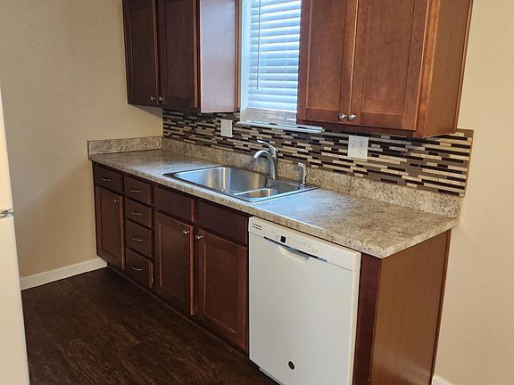 3rd image of 219 NW Zaun Ave #219