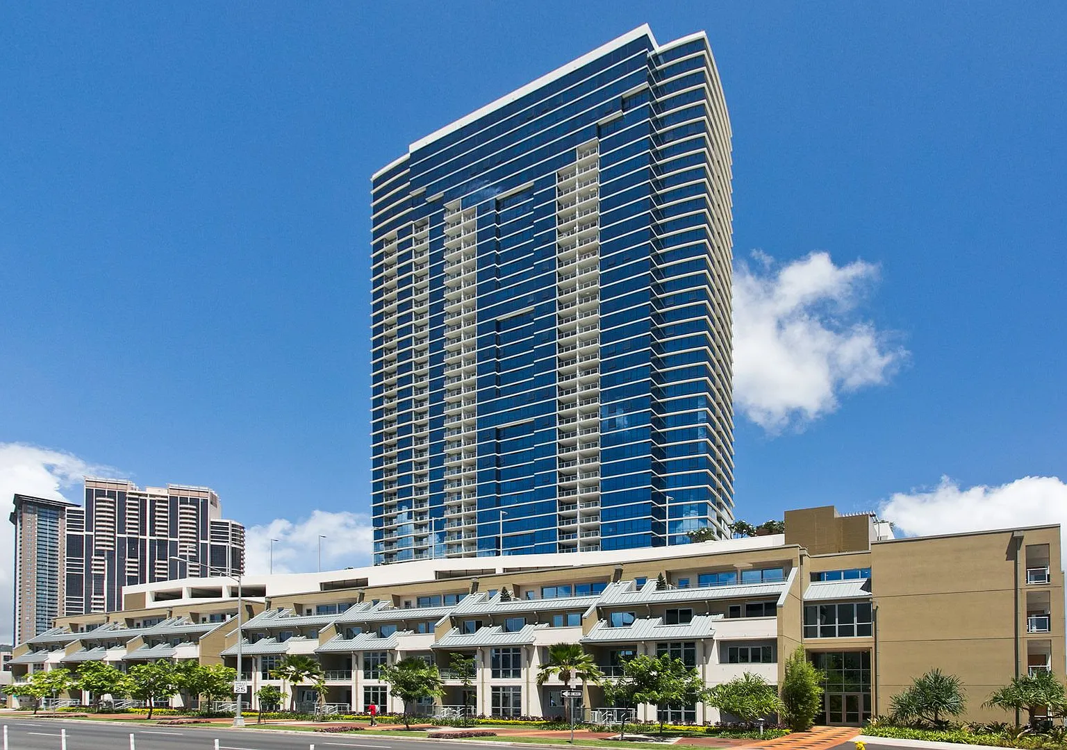 Available September 1st, One Bedroom One Bath Condo in Kakaako — Photo 2