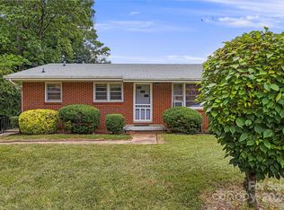 16 Oteen Church Rd, Asheville, NC 28805