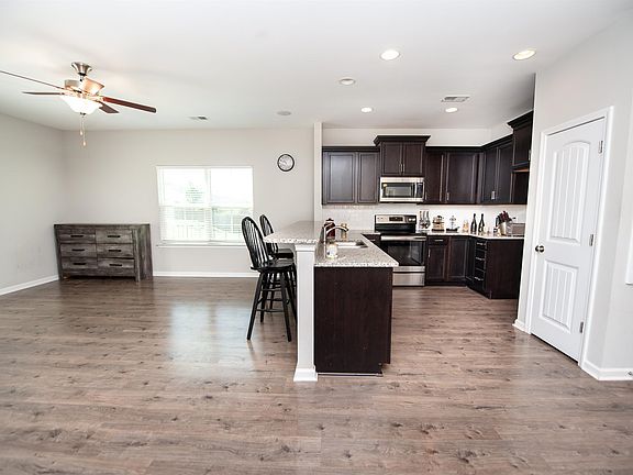 5th image of 436 N Ivestor Ct
