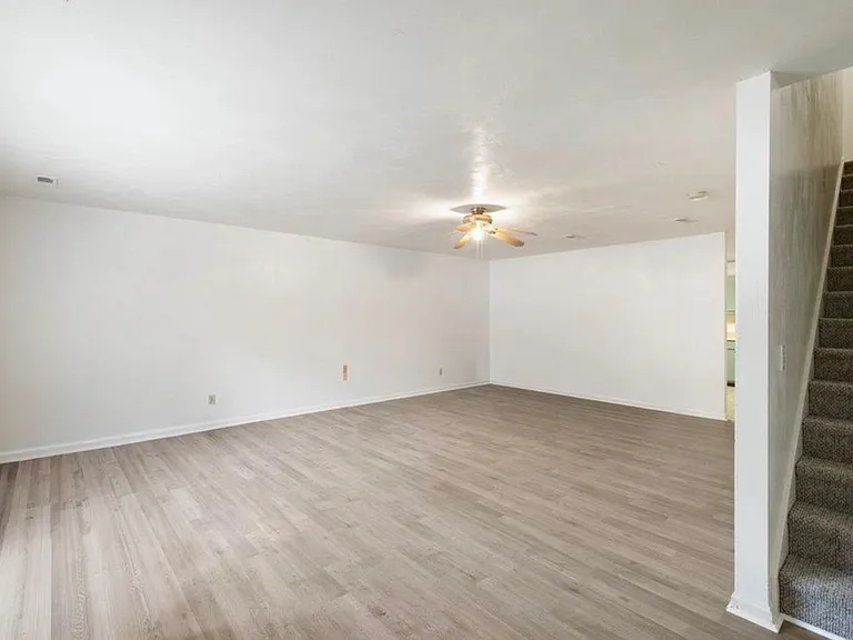 329 Pheasant Run Ct — Photo 13