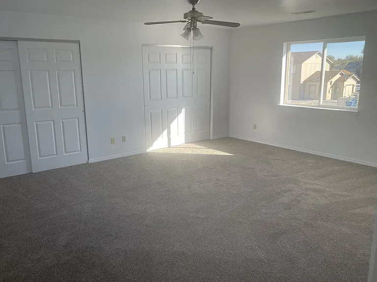 205 E Center St — Photo 6