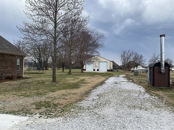 5th image of 222 Spring Creek Rd