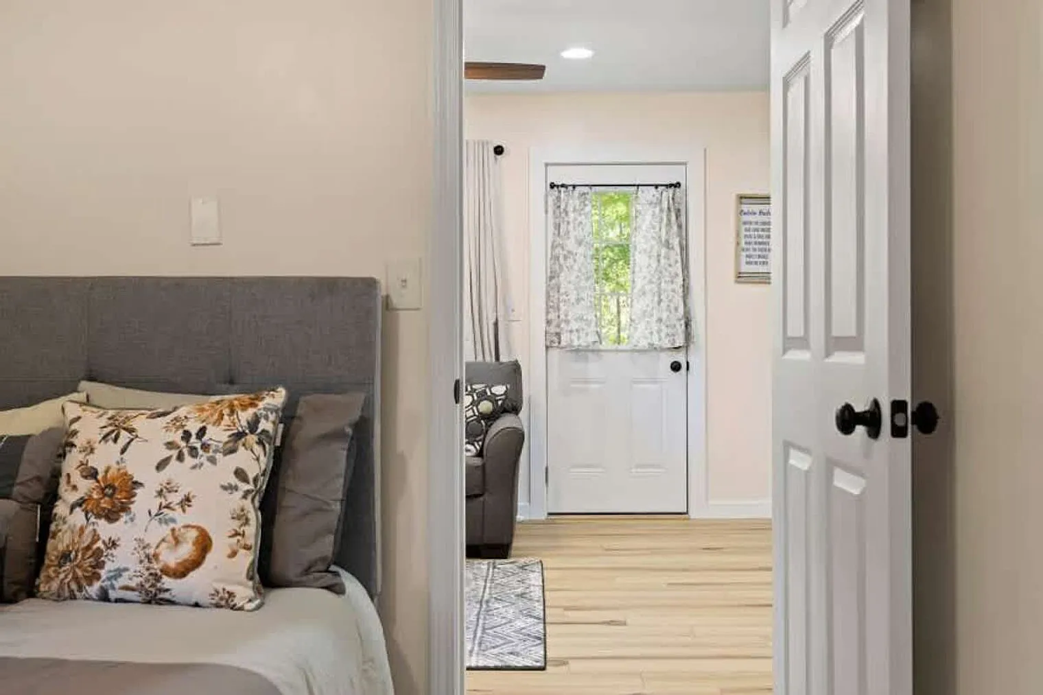 1 bed, 1.0 bath, 398 sqft, $2,154 — Photo 4