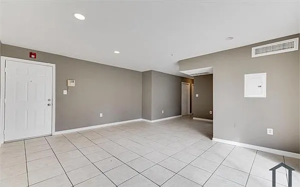 2 bed, 902 sqft, $1,799 — Photo 3