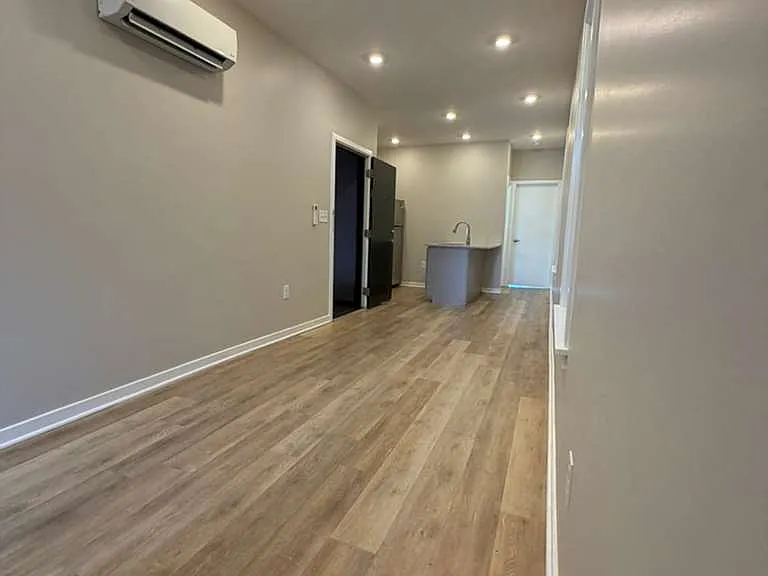 304 Ege Ave #2R — Photo 3