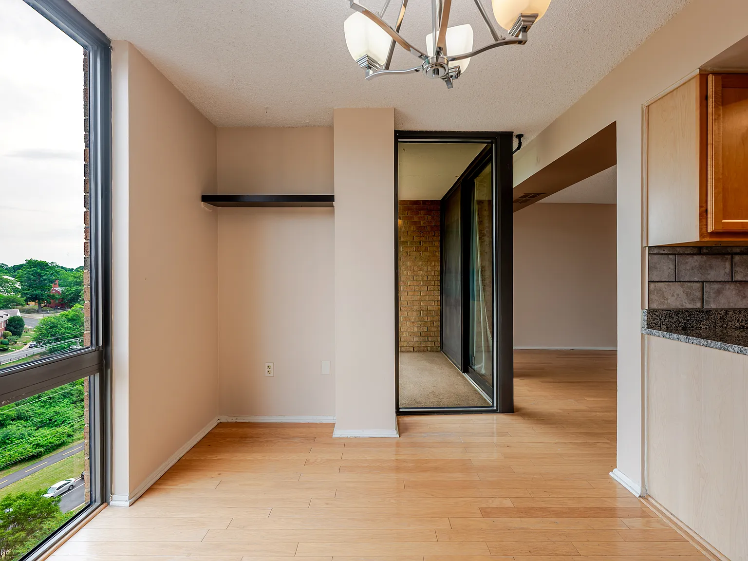 2 bed, 1163 sqft, $2,350 — Photo 4