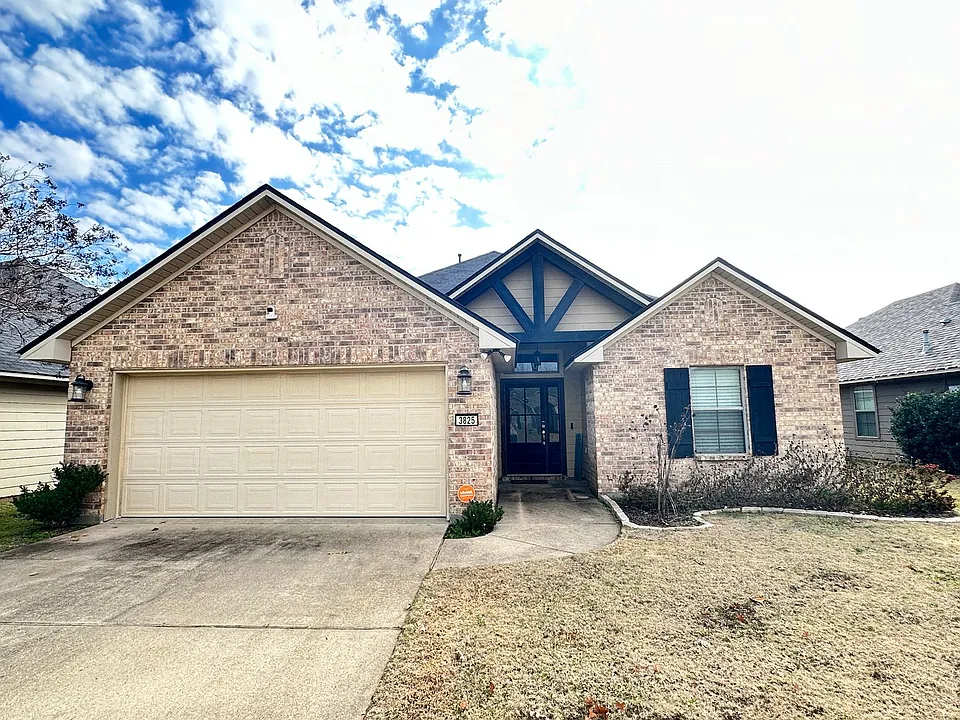 3825 Pickering Pass