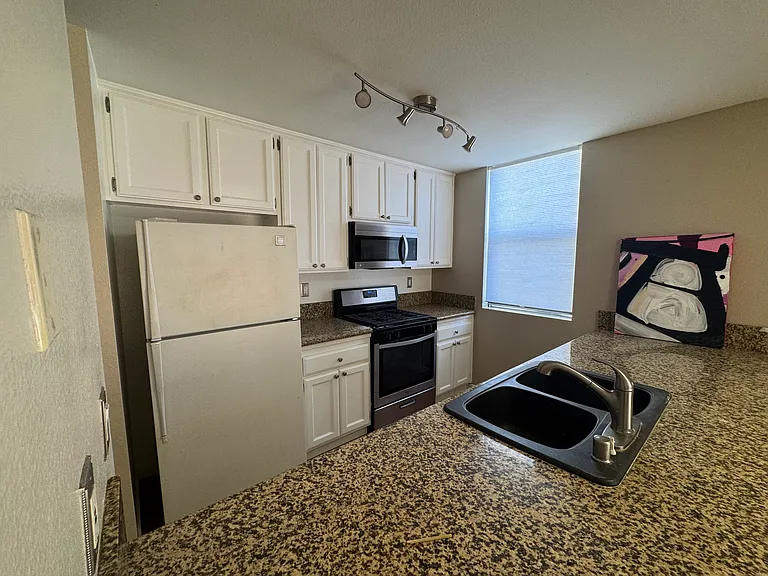 11615 Missouri Ave #2 — Photo 10