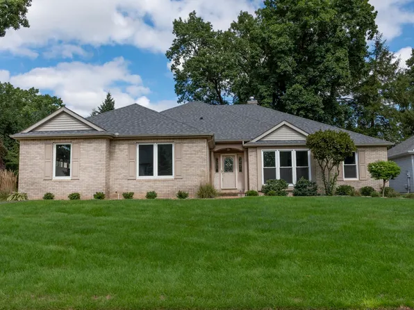 2112 Foxboro Ct, Mishawaka, IN 46545