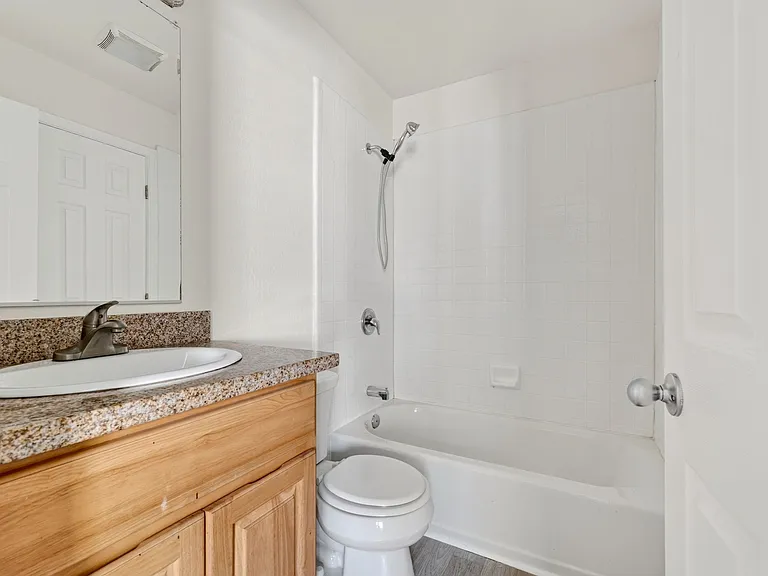 670-674 Lincoln Ave #2 — Photo 5