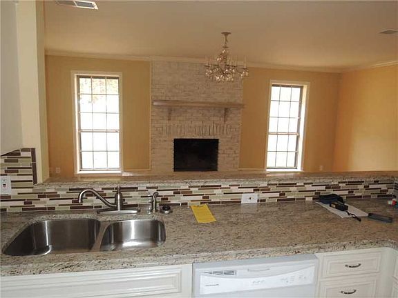 4th image of 483 Collinswood Dr