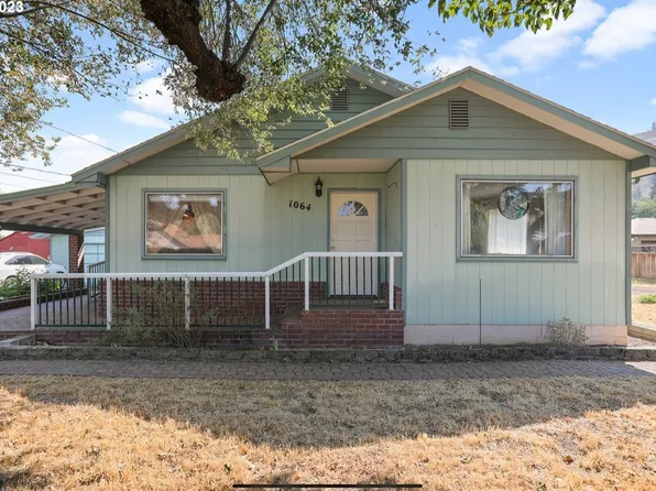 1064 Irvine St W, The Dalles, OR 97058