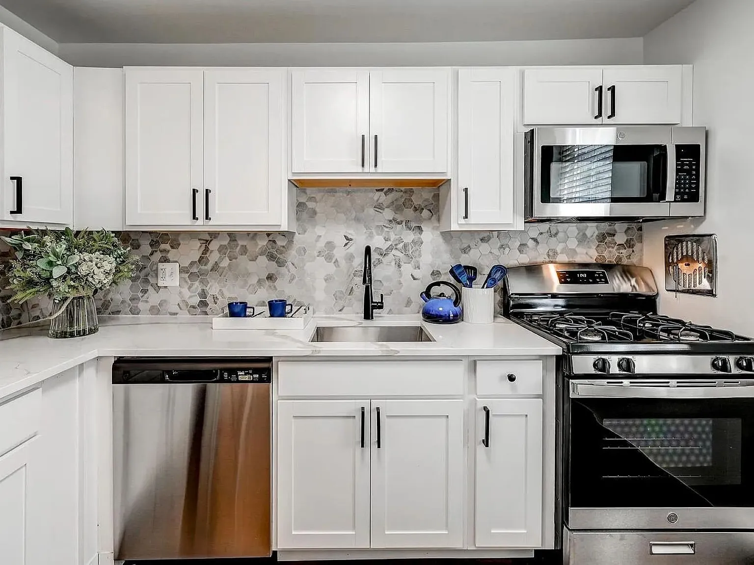 Beautiful Studio Apartment Home, 507 Sq.Ft., On Site Parking — Photo 2