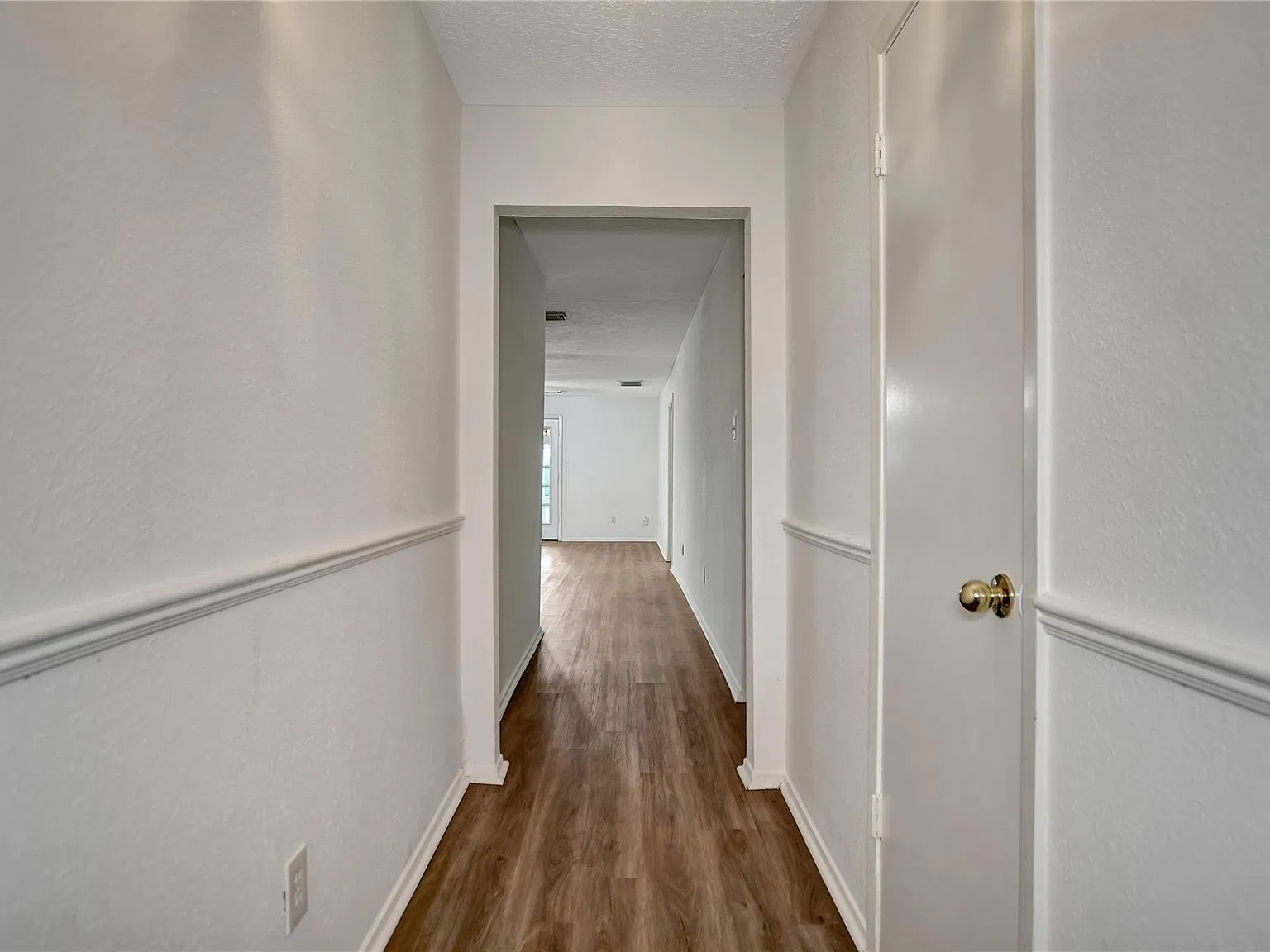 4 bed, 3.0 bath, 2146 sqft, $2,200 — Photo 4