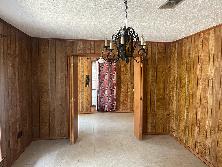 2924 N Highway 15 — Photo 14