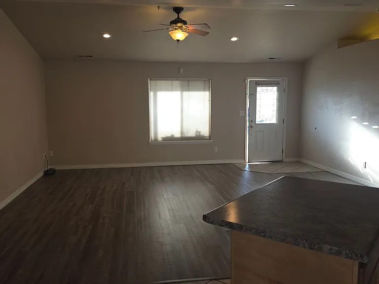 471 Coos Bay St — Photo 5