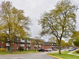 914 Ridge Sq APT 312, Elk Grove Village, IL 60007