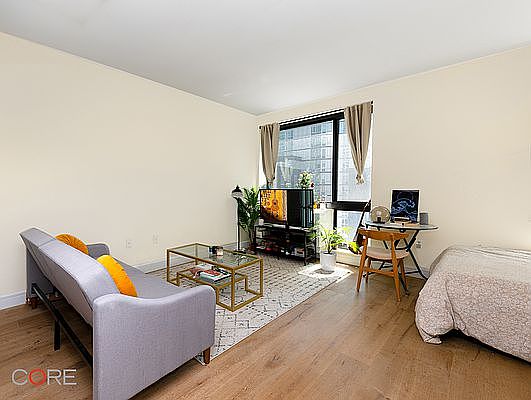 3rd image of 2519 43rd Ave #804
