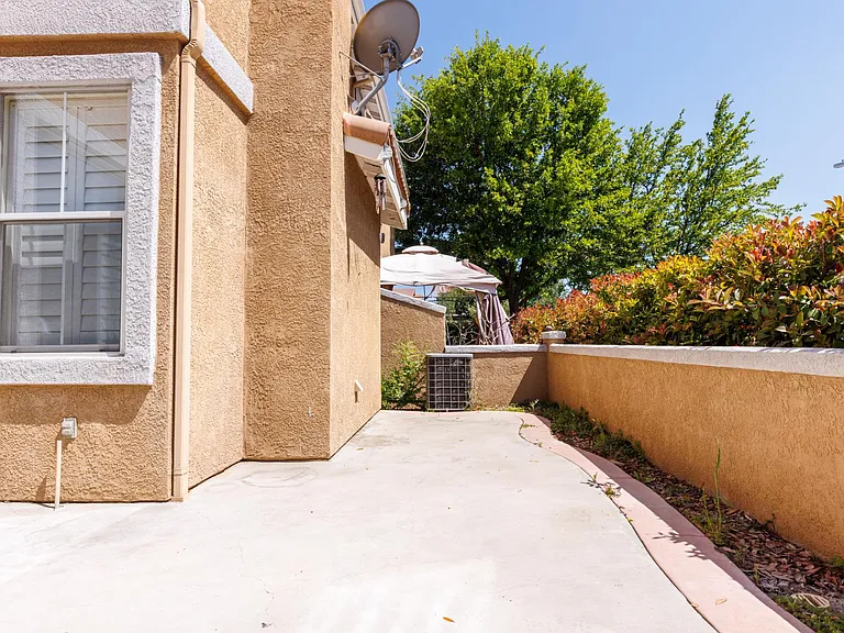 25403 Great Lake Ct — Photo 33