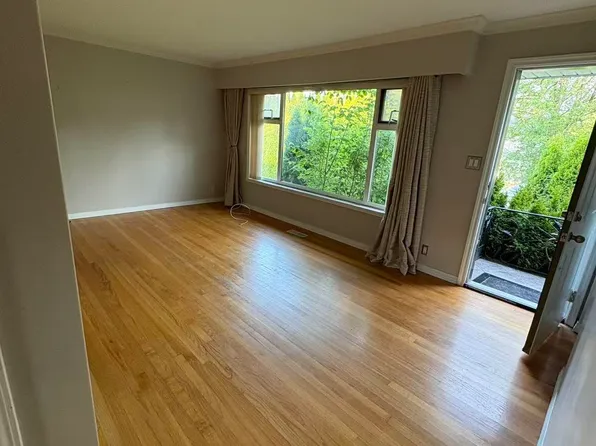 910 Robinson St, Coquitlam, BC V3J 4G6