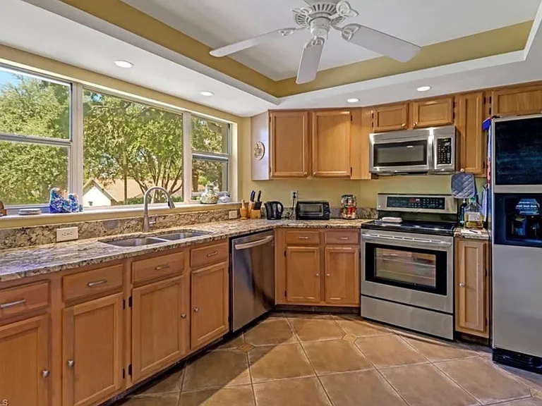 9840 Luna Cir #201 — Photo 5