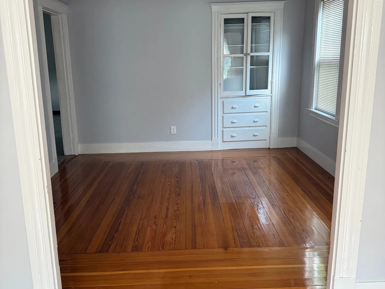 1 bed, 1.0 bath, 1000 sqft, $2,700 — Photo 2