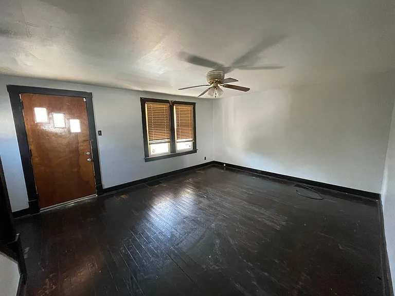 310 Albert St — Photo 17