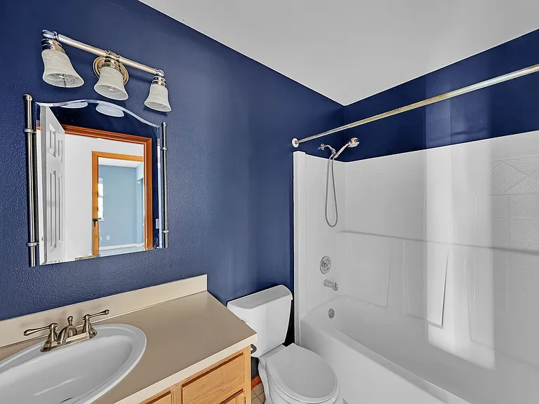 713 SW Puffin St — Photo 6