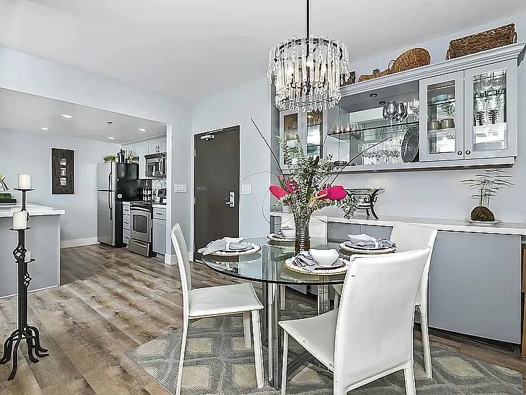 2 bed, 873 sqft, $4,500 — Photo 3