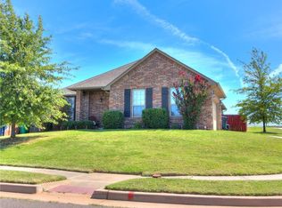 7600 Meadow Lake Dr, Yukon, OK 73099
