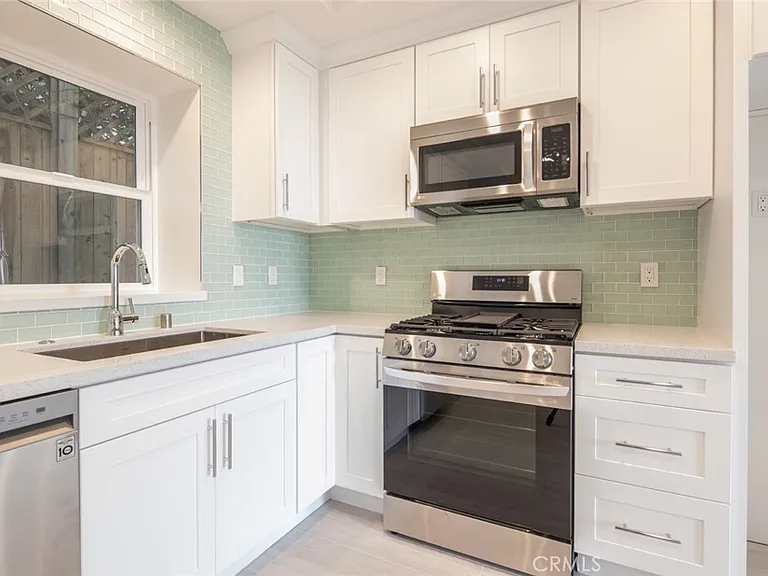 245 Beverly St #B — Photo 17