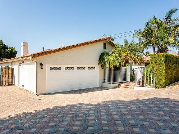 2nd image of 706 Mesa Dr