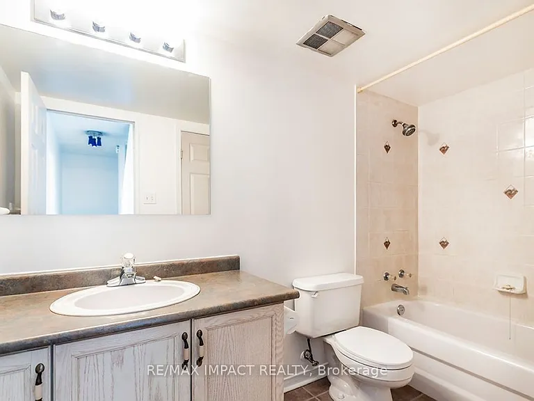 454 Centre St S #412 — Photo 9