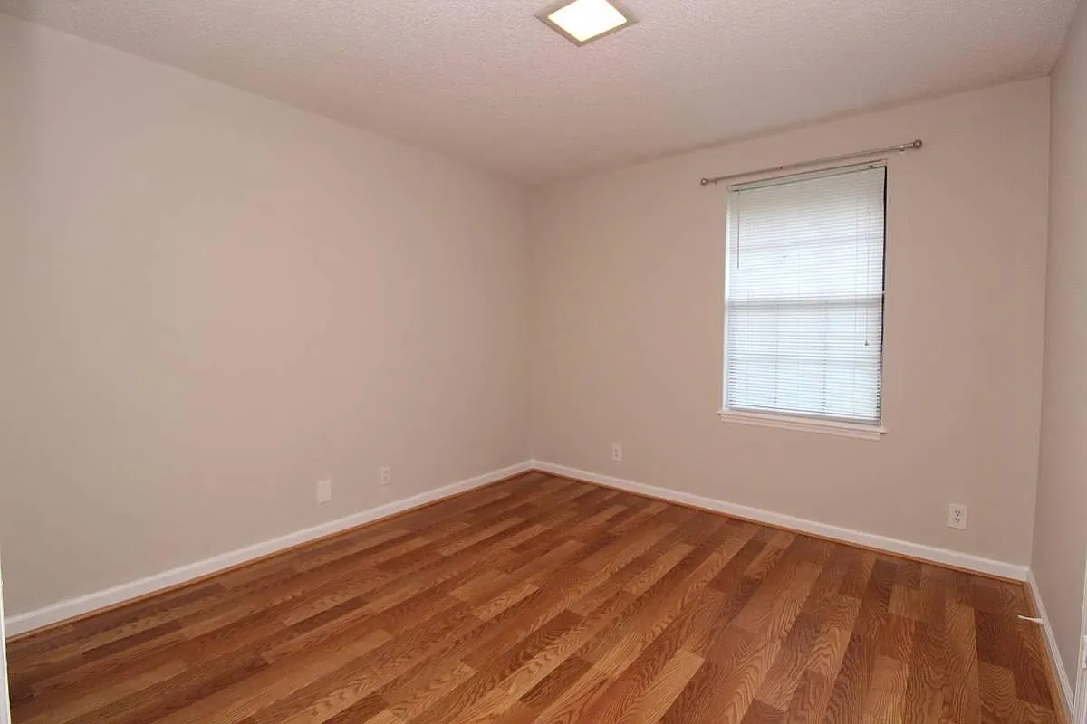 Building Photo - 545 Moncrief Ave #B
