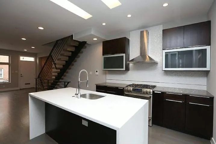 3 bed, 2400 sqft, $5,000 — Photo 4