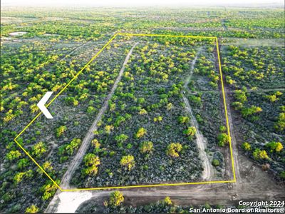 00 CR 2537, Moore, TX, 78057