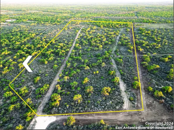 00 CR 2537, Moore, TX 78057
