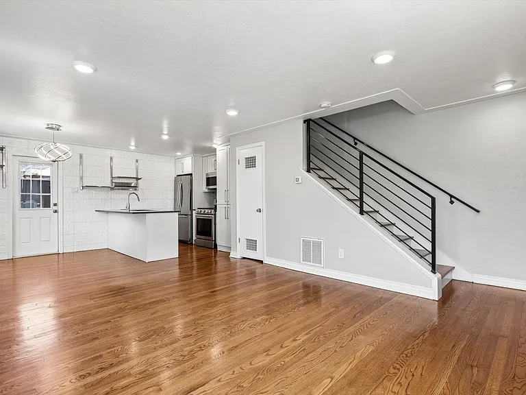 1284 S Harrison St — Photo 14