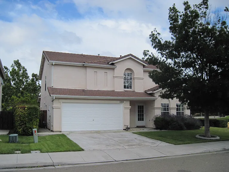 1225 Dolores Ln — Photo 1