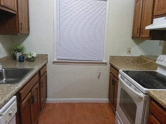 3rd image of 429 Burr Oak Ct