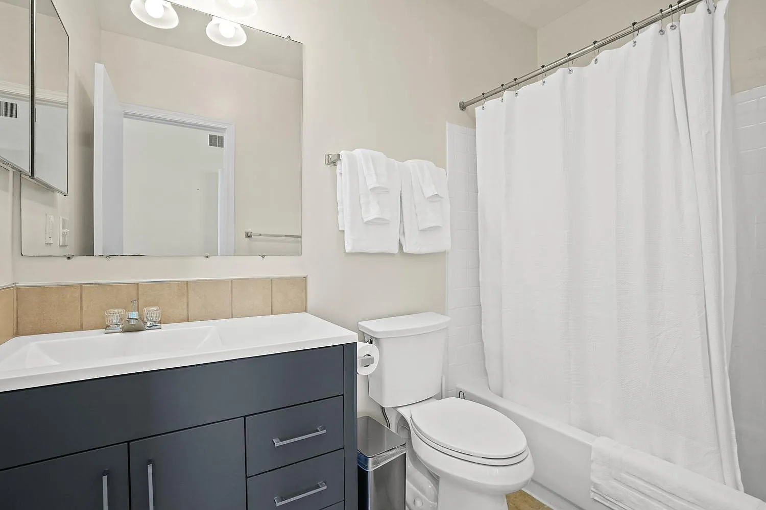 2 bed, 1.5 bath, 950 sqft, $3,780 — Photo 3
