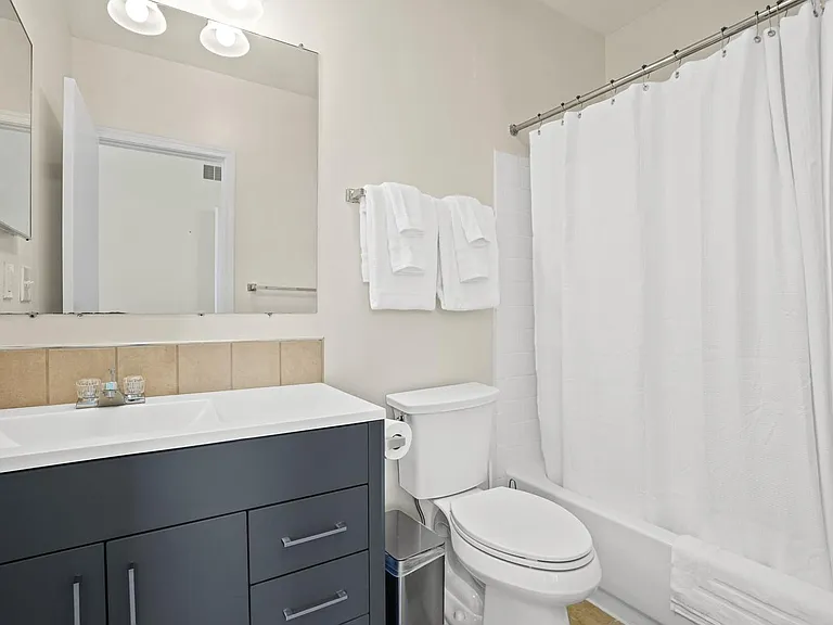 800 G St NE #B — Photo 3