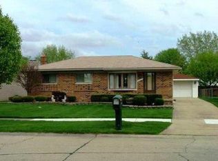 40360 Kristen Dr, Sterling Heights, MI 48310