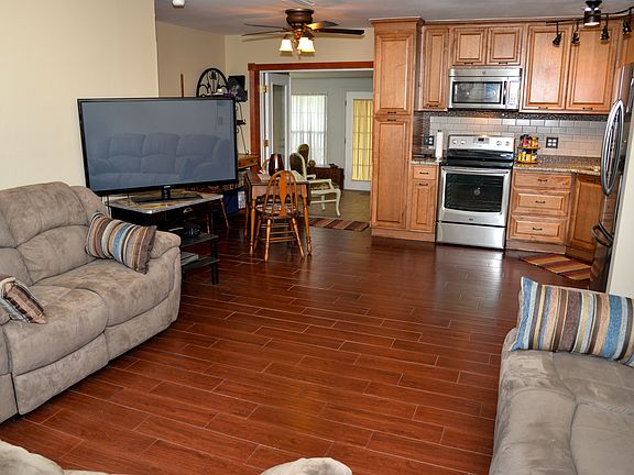 5th image of 1701 Louis Dr