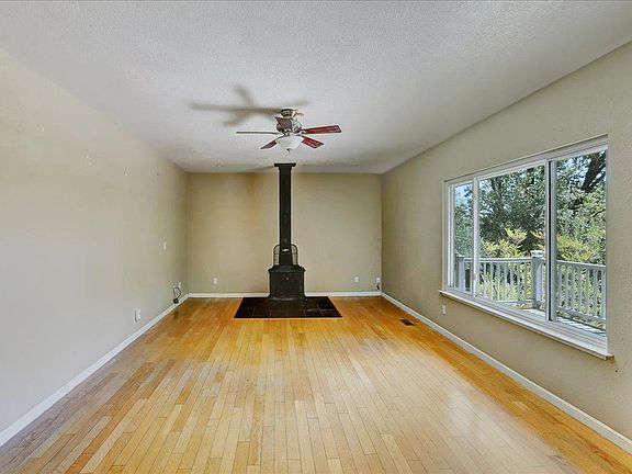 4th image of 990 Coyote Mountain Dr