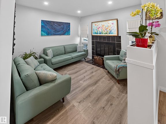 5th image of 15710 Beaumaris Rd NW #17