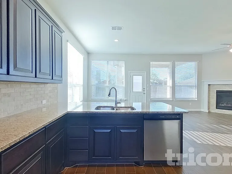 612 Golden Bell Dr — Photo 2